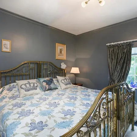 Sleeps 10 With Wifi